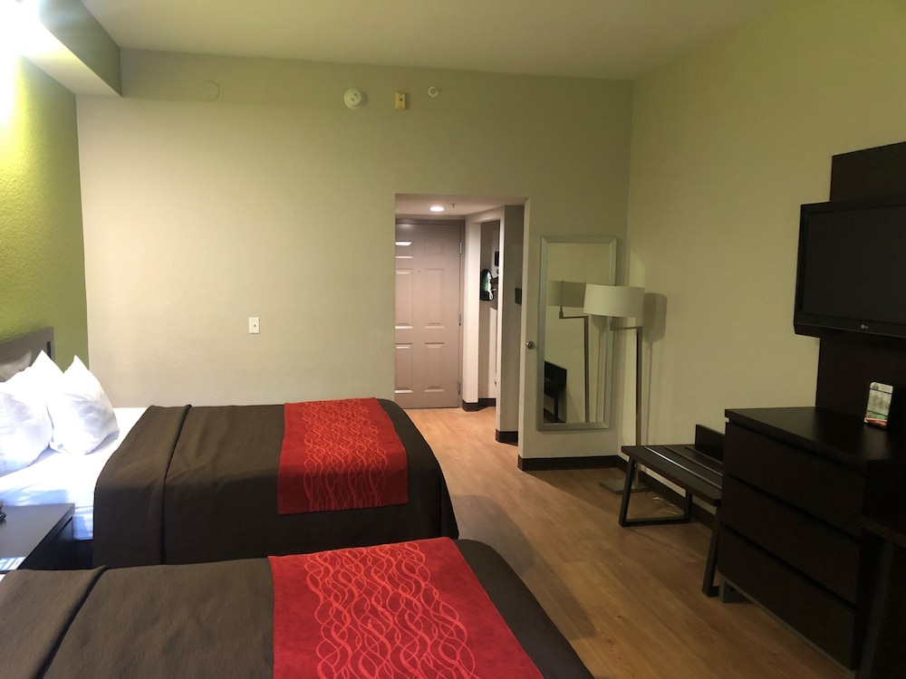 Days Inn & Suites by Wyndham Bonita Springs North Naples - photo 11