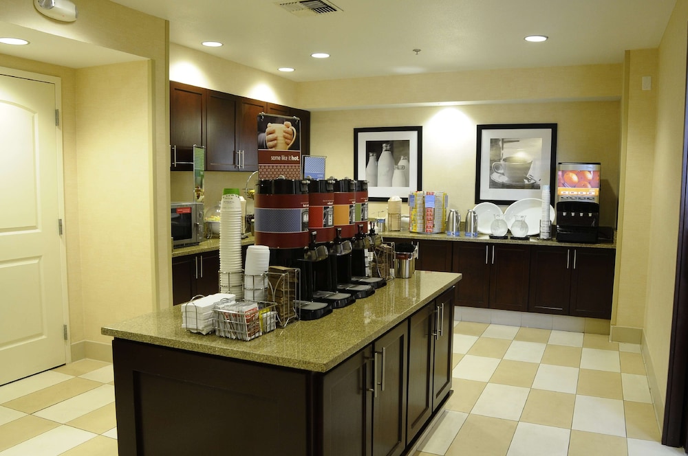 Hampton Inn & Suites Redding - photo 32