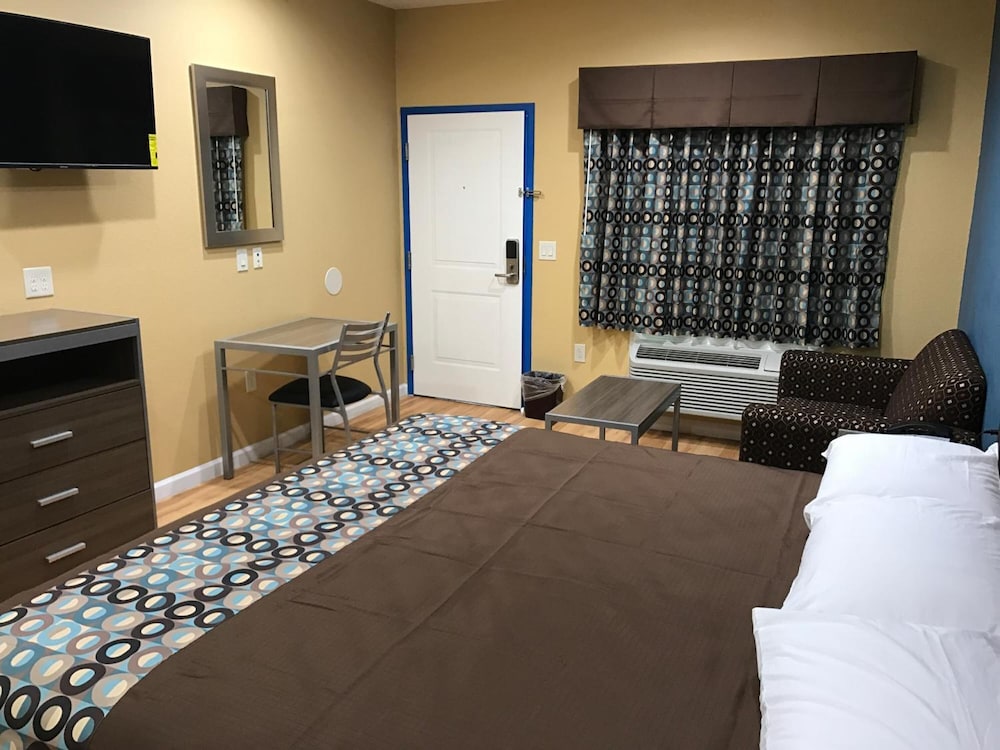 Deluxe Inn & Suites Baytown - photo 24