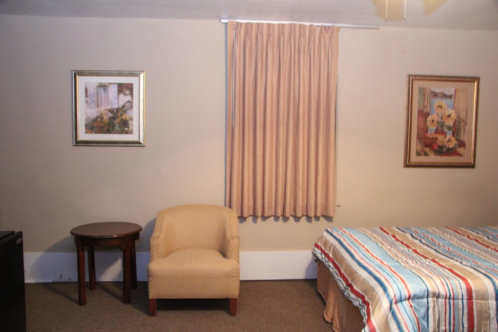 Green Acres Hotel - photo 8