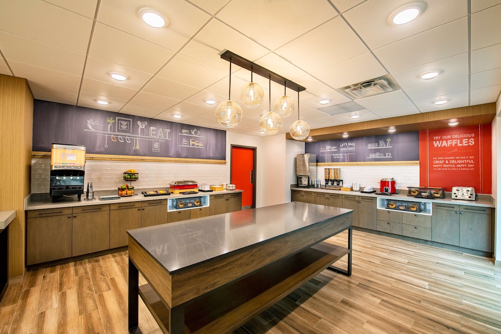 Hampton Inn & Suites Keller Town Center - photo 22