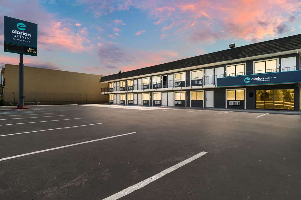 Clarion Pointe Ridgecrest near China Lake Naval Station - photo 11