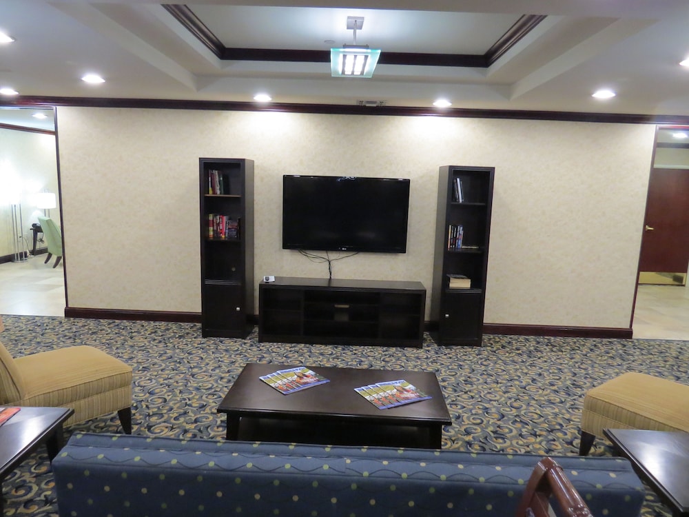 Holiday Inn Express & Suites Pampa by IHG - photo 58