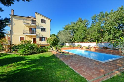 Apartments with pool Albina — 4-Star Luxury Hotel in Umag, Croatia