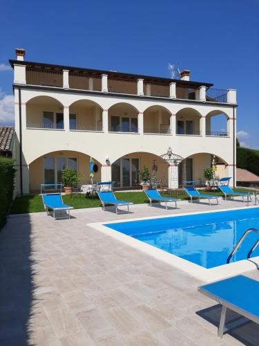 Villa Benvenuto — 4-Star Luxury Hotel in Costermano, Italy