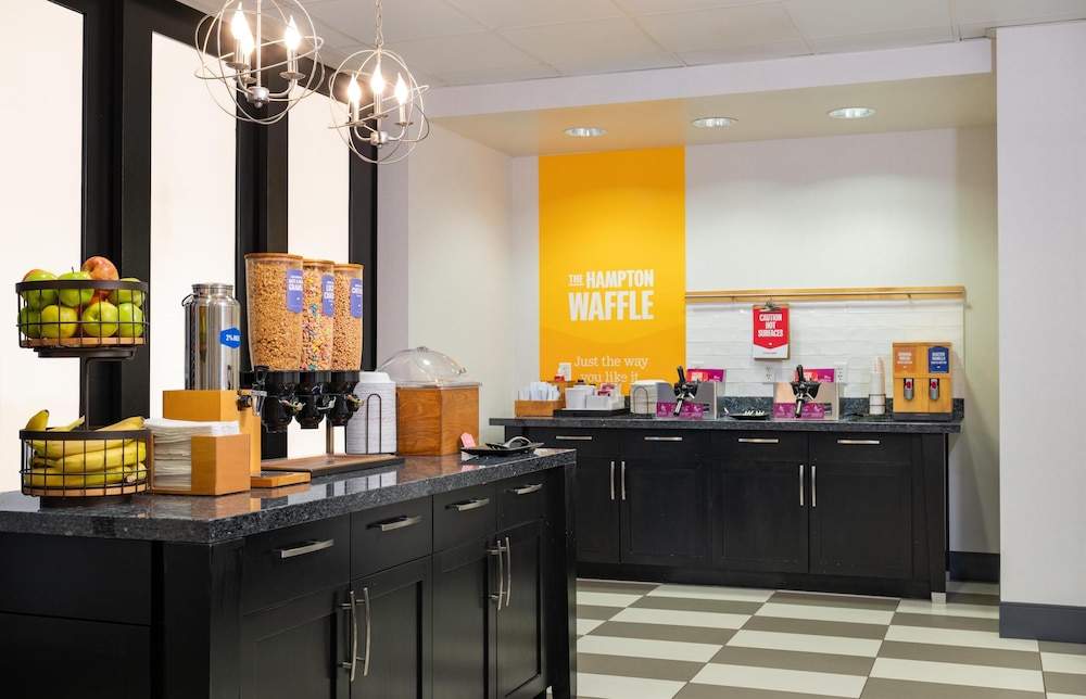 Hampton Inn & Suites La Crosse Downtown - photo 38
