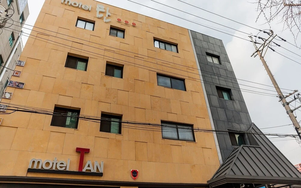 Suwon Tan in Suwon, South Korea