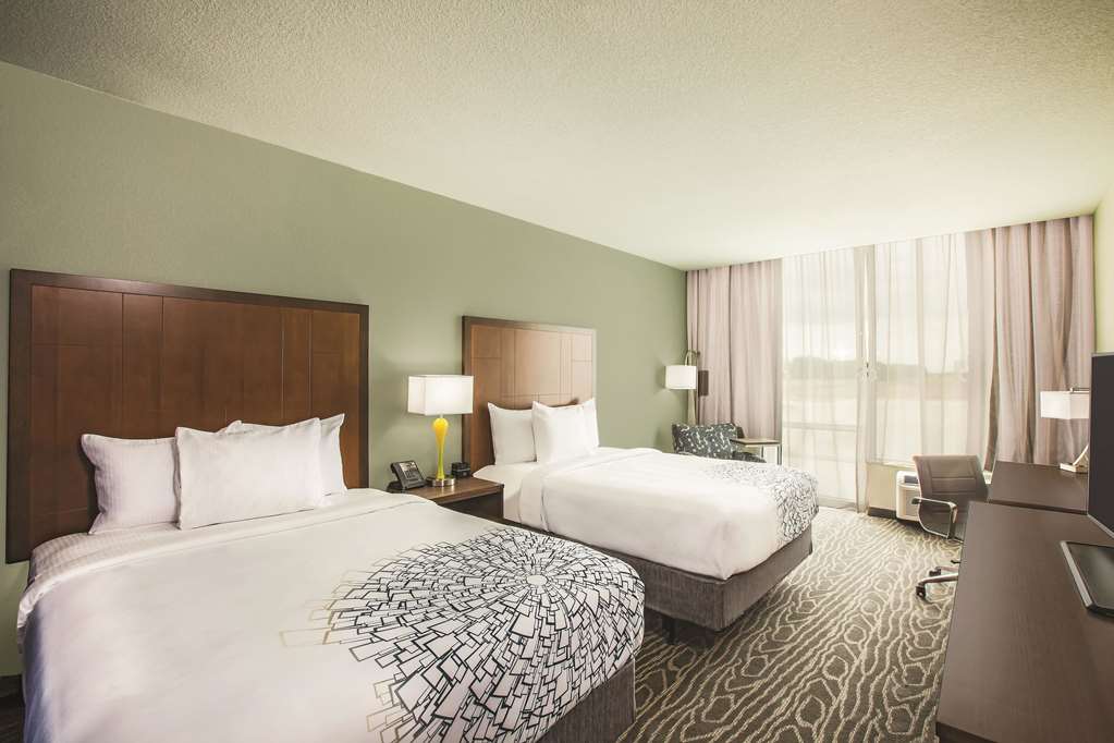 La Quinta Inn & Suites by Wyndham Wichita Northeast - photo 19