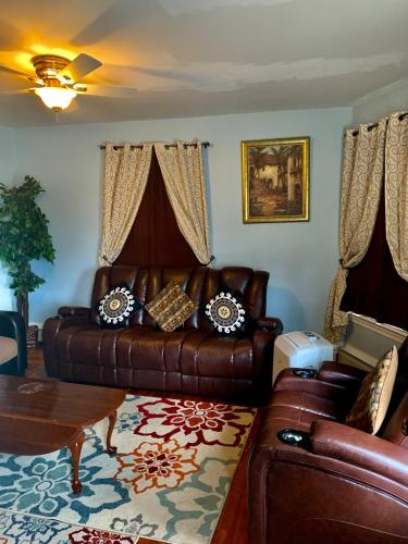 Stylish Cozy 2BR Private Apt 2nd Floor Scenic View Well Appointed Near Providence MA RI Line I 95 Access — 4-Star Luxury Hotel in Pawtucket, United States