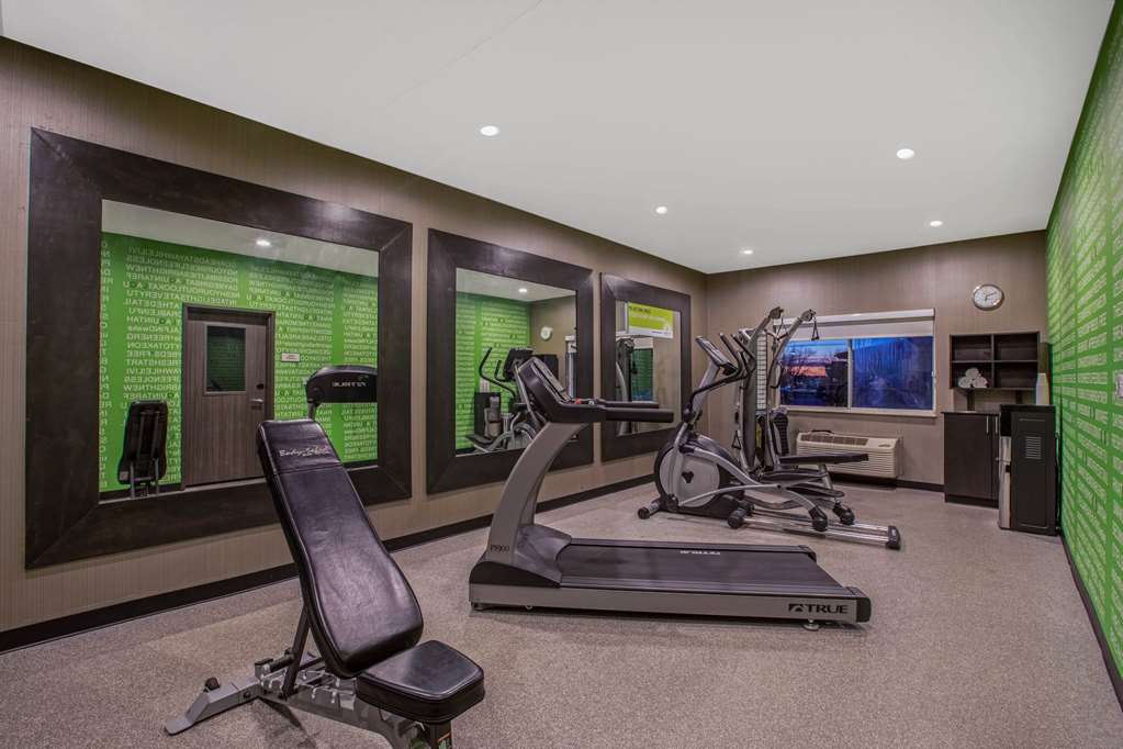 La Quinta Inn & Suites by Wyndham Fayetteville - photo 7