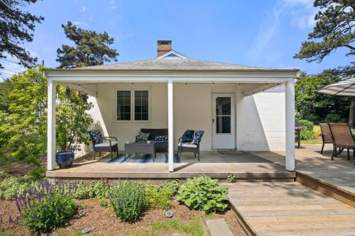Updated Beach House Deck Outdoor Shower — 4-Star Luxury Hotel in Chatham, United States
