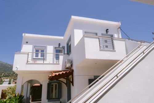 Kampos Bliss Apartments — 4-Star Luxury Hotel in Marathokampos, Greece