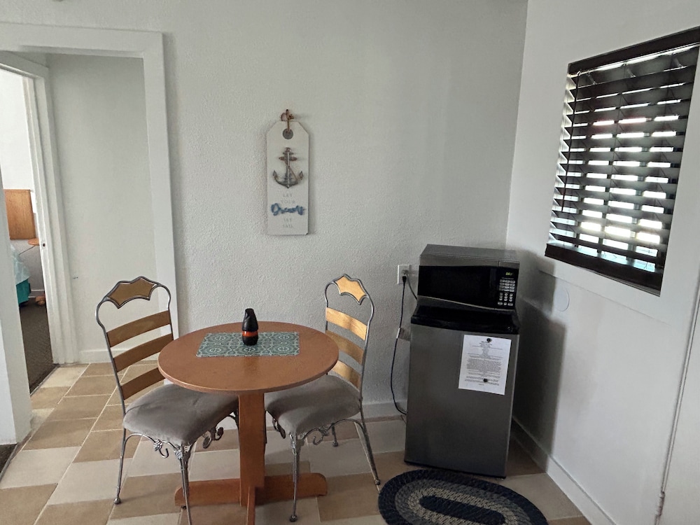 Newport Bay Motel - photo 24