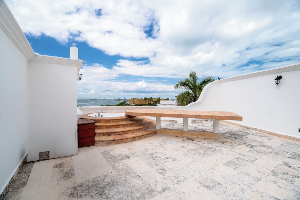 Beach/ocean view