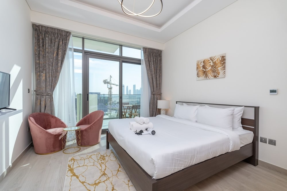 Luxury Escapes Brand New Studio with View Azizi Farhad Jaddaf — 4-Star Luxury Hotel in Dubai, United Arab Emirates