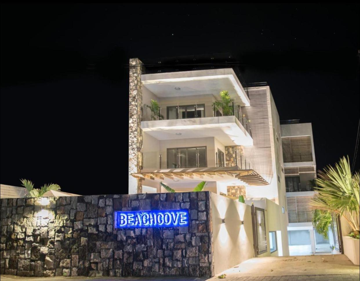 Luxury 2 bedroom apartment with shared pool 2 mins to Pereybere beach — 4-Star Luxury Hotel in Grand Baie, Mauritius