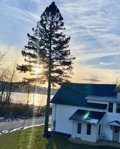 Beach House Lake Memphremagog — 4-Star Luxury Hotel in Newport, United States