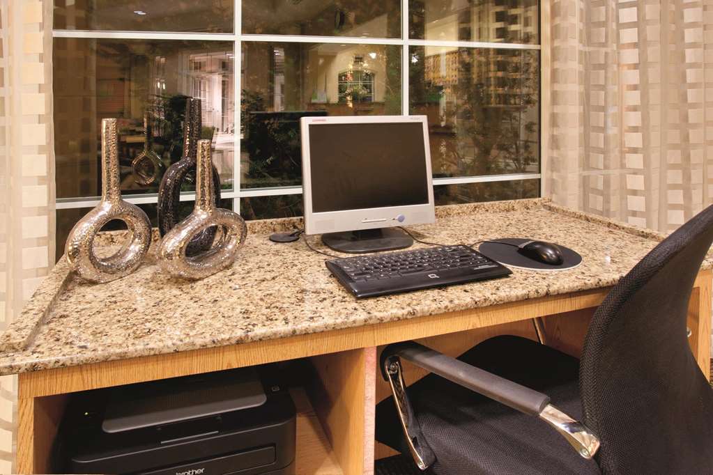 La Quinta Inn & Suites by Wyndham Colorado Springs South AP - photo 62