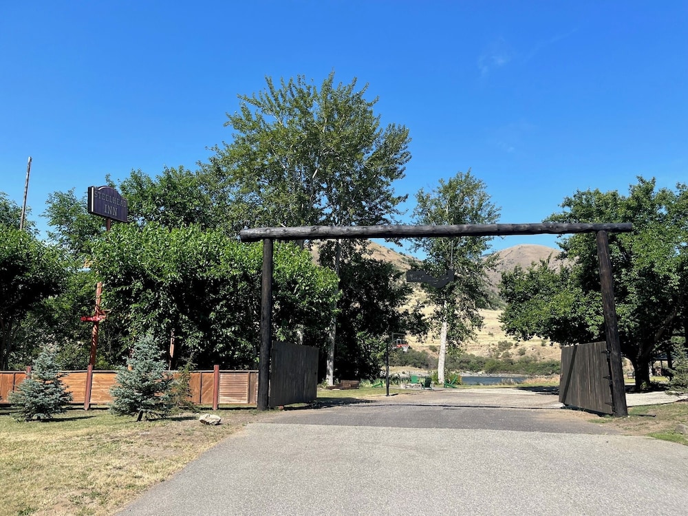 Steelhead Inn - featured photo