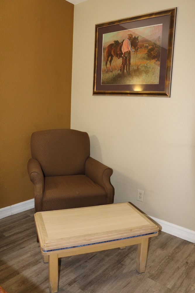 Budget Inn Barstow - photo 10