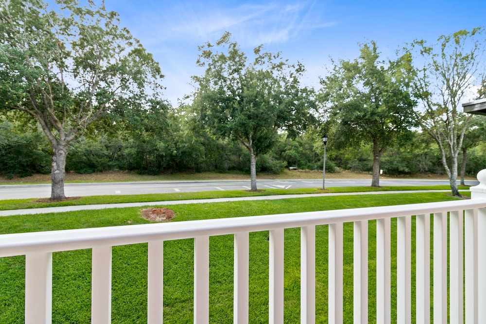 Minutes to Disney Boutique 3BR 2.5 Bath Coastal TH - photo 17