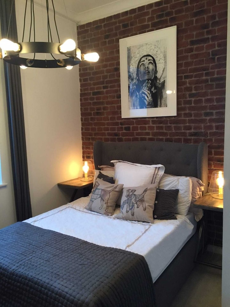 Spacious 1 Bedroom Split Level Old Pub Conversion Tower Bridge — London — photo 4