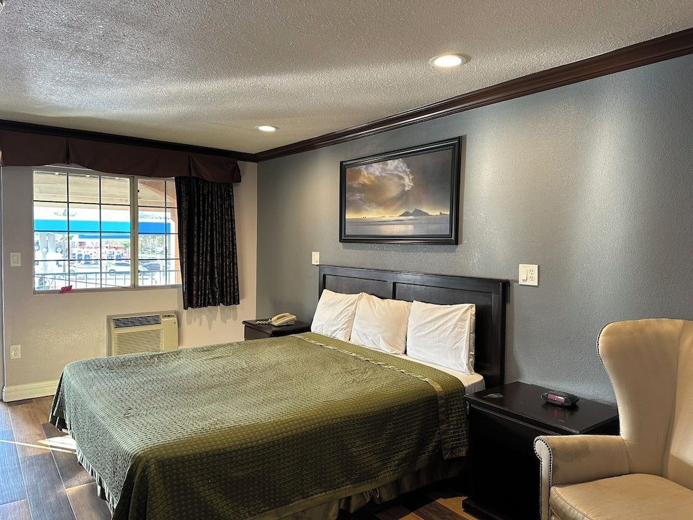 Americas Best Value Inn Corona - photo 19