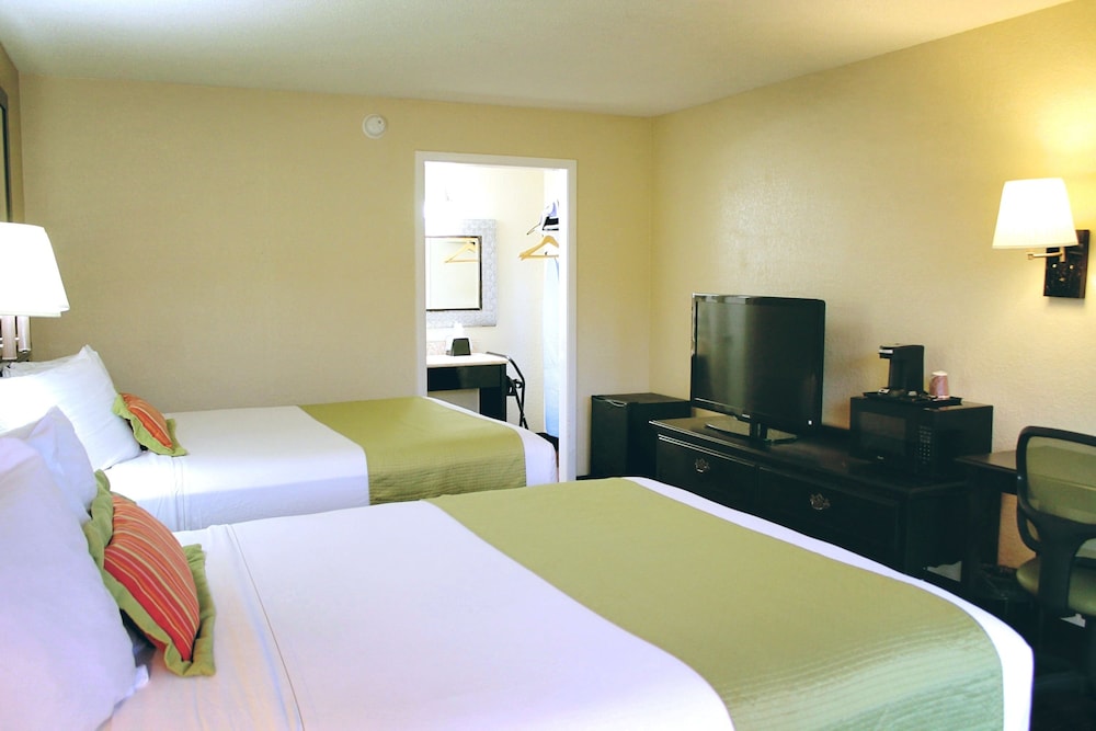 Residence Hub Inn & Suites - photo 7