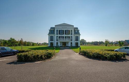 2 Bedroom Nice Apartment In Kamperland — 5-Star Luxury Hotel in Kamperland, Netherlands