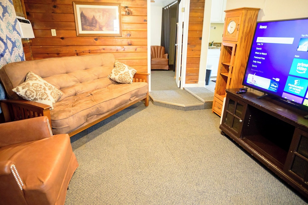 Gena's Sierra Inn & Restaurant - photo 57