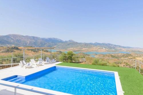 Villa With 3 Bedrooms in El Gastor With Wonderful Lake View Private Pool Enclosed Garden — 4-Star Luxury Hotel in El Gastor, Spain