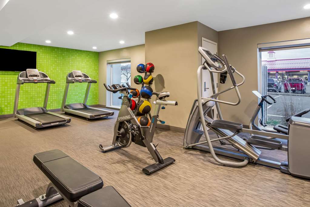 La Quinta Inn & Suites by Wyndham Hartford Bradley Airport - photo 9