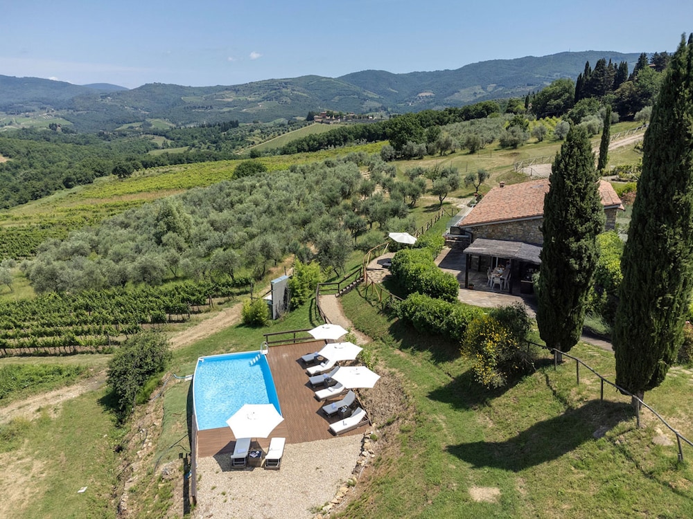 Ville Il Paradiso Villa Bacci — 4-Star Luxury Hotel in Greve In Chianti, Italy