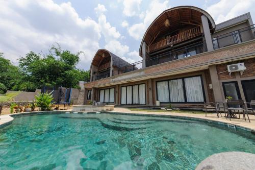 Villa Sasandu Termanu — 4-Star Luxury Hotel in Bogor, Indonesia