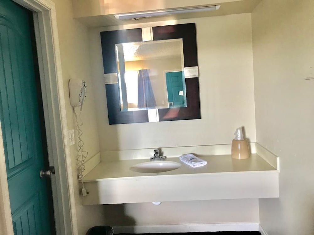 Lakeside inn - photo 3