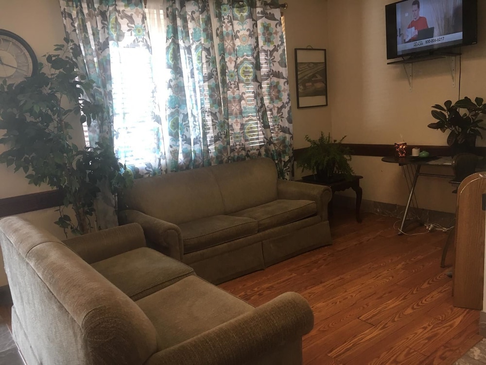 Knights Inn San Antonio near Frost Bank Center - photo 4