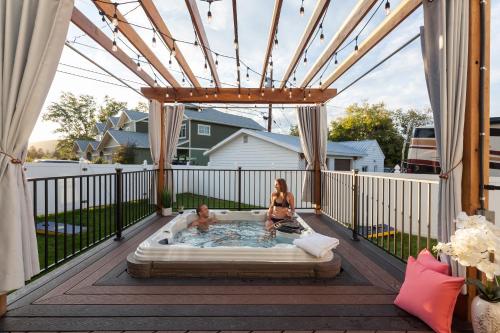 The Manse - carbon neutral hotel in Whitefish
