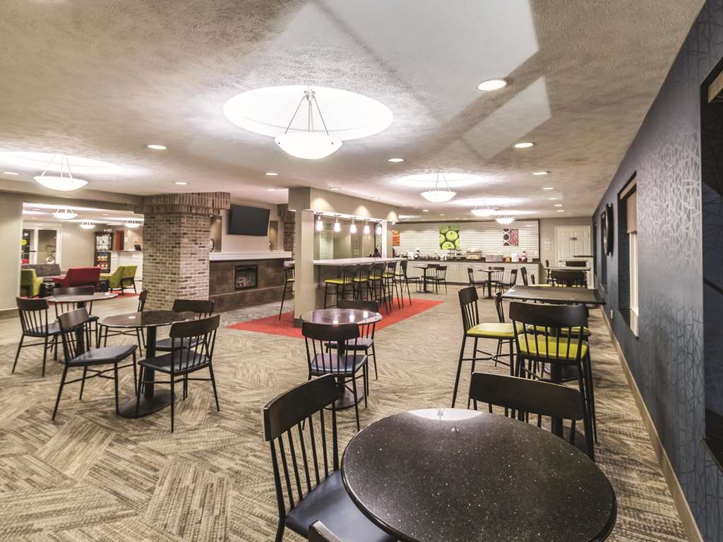 La Quinta Inn & Suites by Wyndham Fargo Medical Center - photo 30