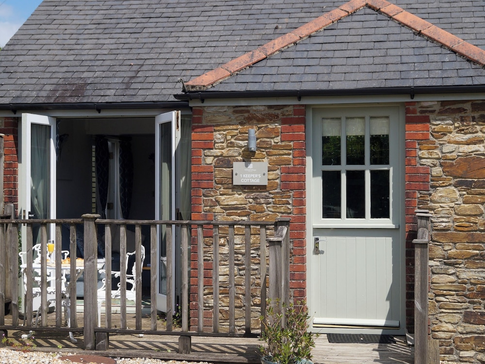 1 Keepers Cottage Hillfield Village — 4-Star Luxury Hotel in Dartmouth, United Kingdom