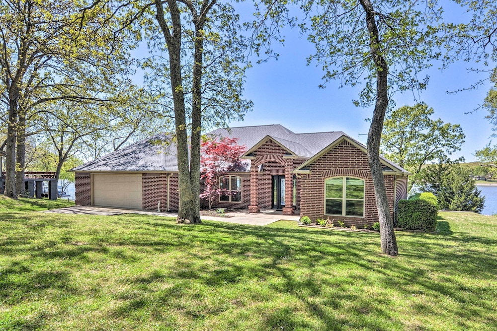 Spectacular Duck Creek Waterfront Retreat With Dock — Afton