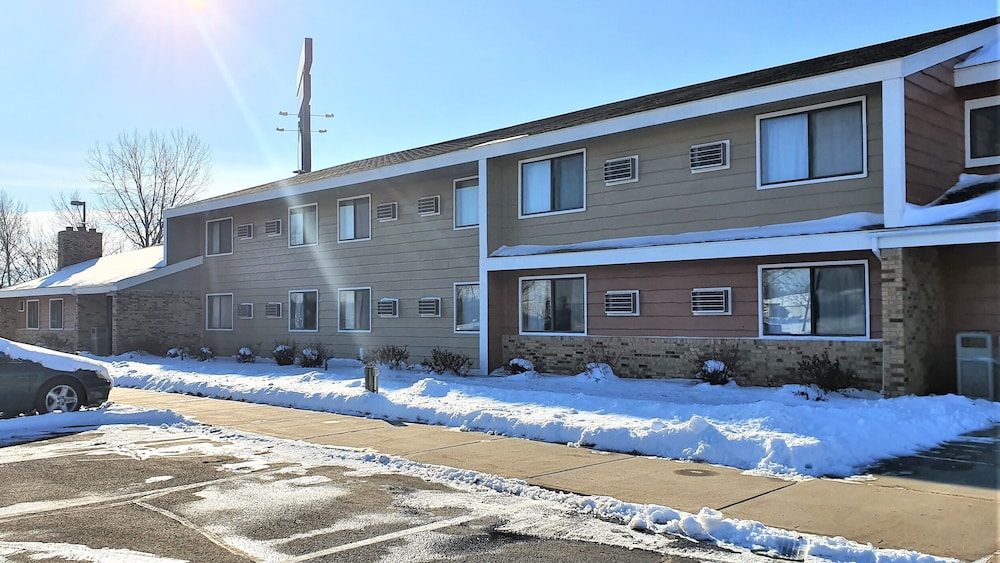 AmeriVu Inn & Suites Avon - photo 13