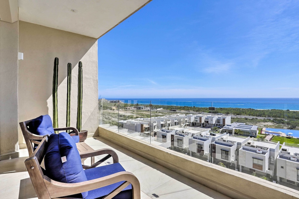 Luxe Cabo Condo with Ocean Views and Amenities — 4-Star Luxury Hotel in Cabo San Lucas, Mexico