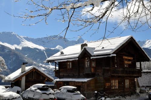 Panorama Chalet Heimatliebe — 4-Star Luxury Hotel in Prutz, Austria
