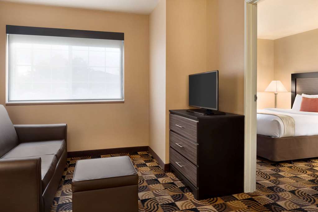 Hawthorn Extended Stay by Wyndham Milwaukee Airport - photo 12