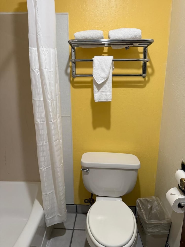Hollister Inn - photo 14