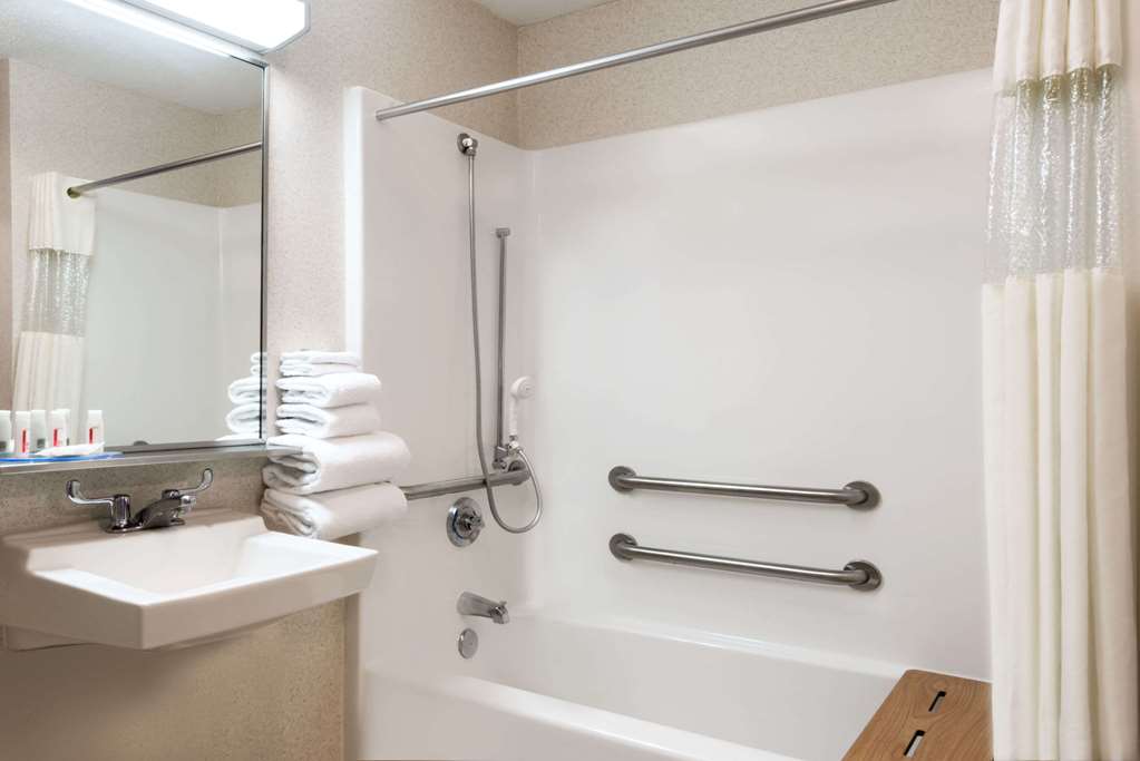 Baymont by Wyndham Columbus Rickenbacker - photo 9