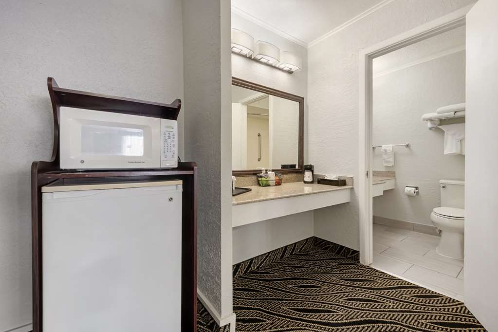 Best Western Red Carpet Inn - photo 36