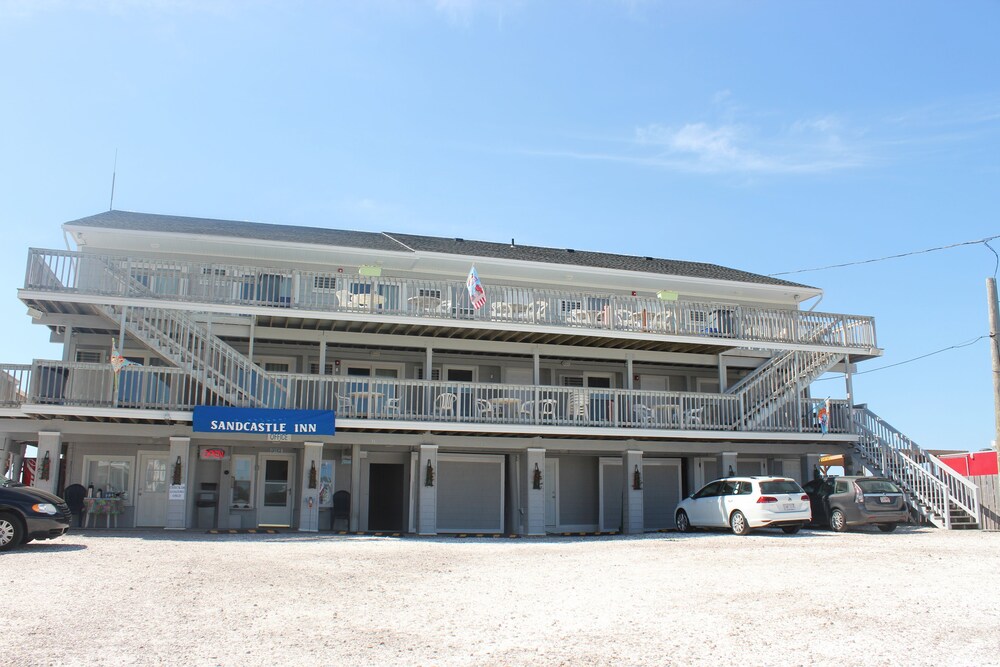 Sandcastle Beachfront Inn - photo 16