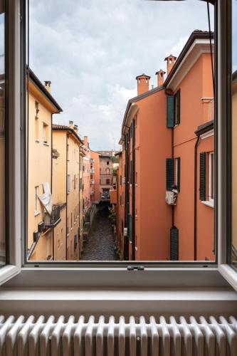 SiBilla Suite Apartment via Piella 14 — 4-Star Luxury Hotel in Bologna, Italy