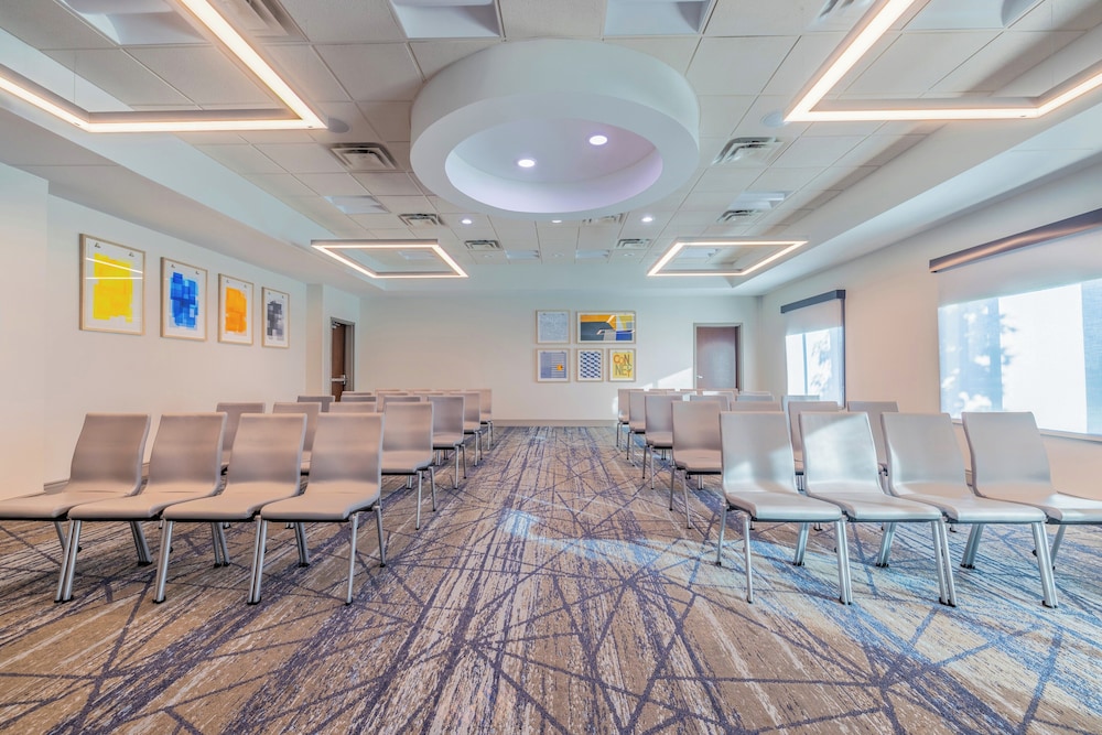 Holiday Inn Express and Suites Kansas City Airport by IHG - photo 48